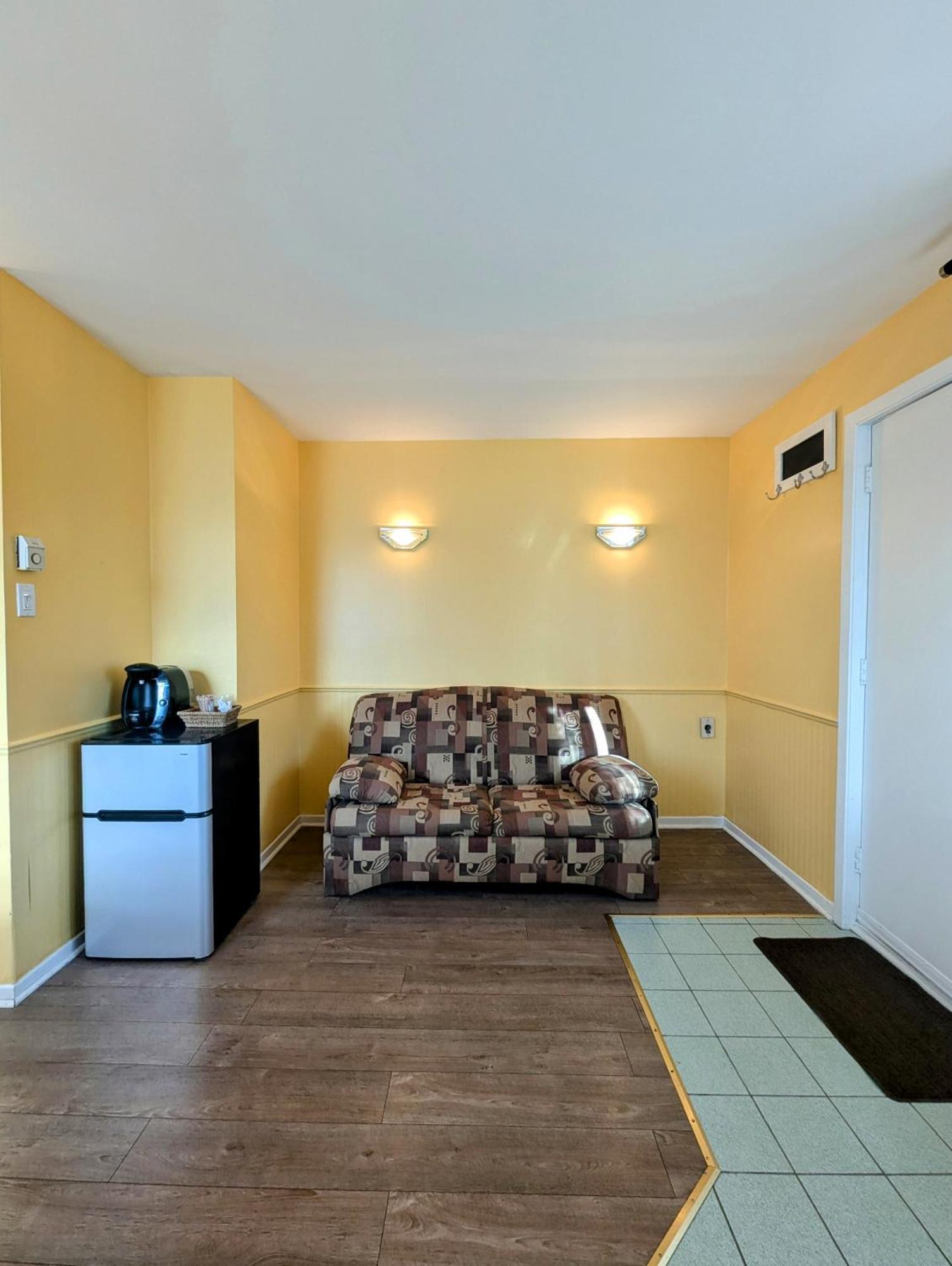Motel Des Pentes Et Suites Saint-Sauveur Экстерьер фото