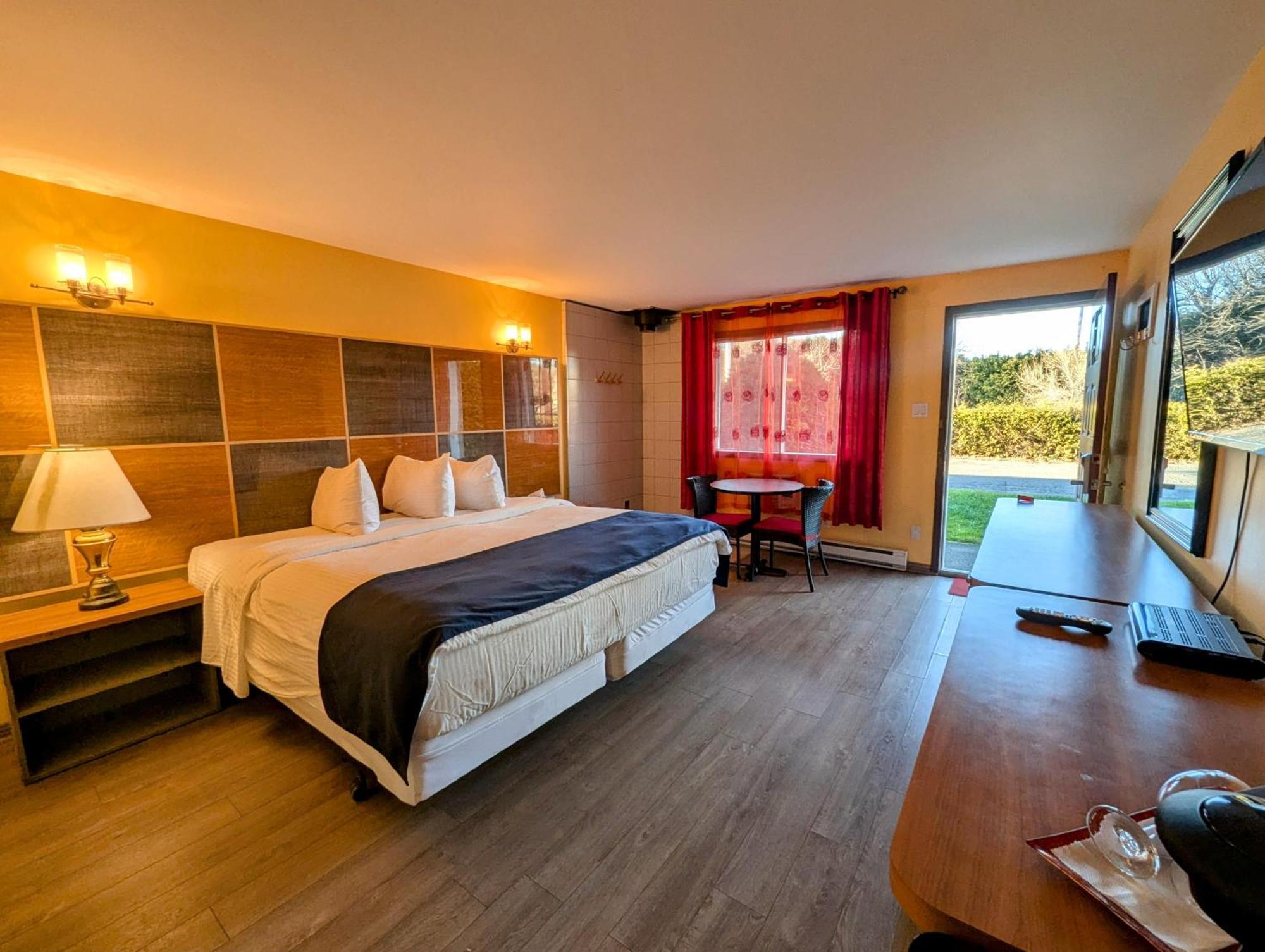 Motel Des Pentes Et Suites Saint-Sauveur Экстерьер фото