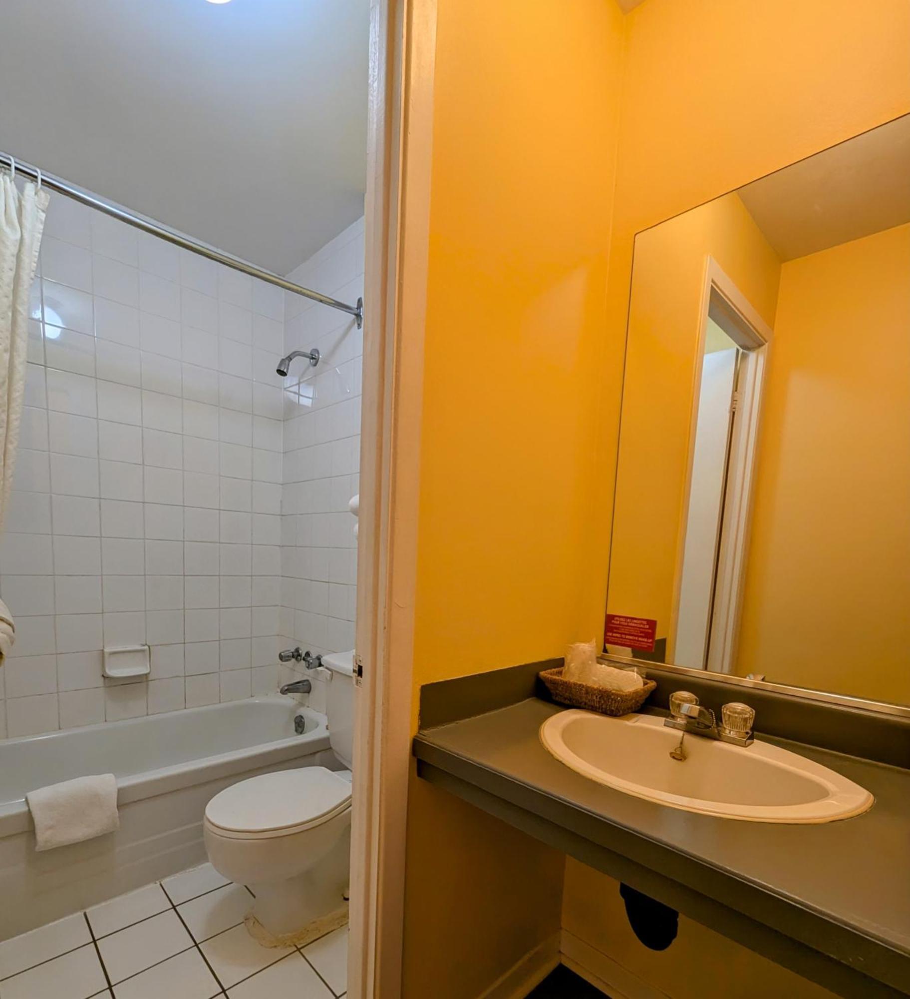Motel Des Pentes Et Suites Saint-Sauveur Экстерьер фото