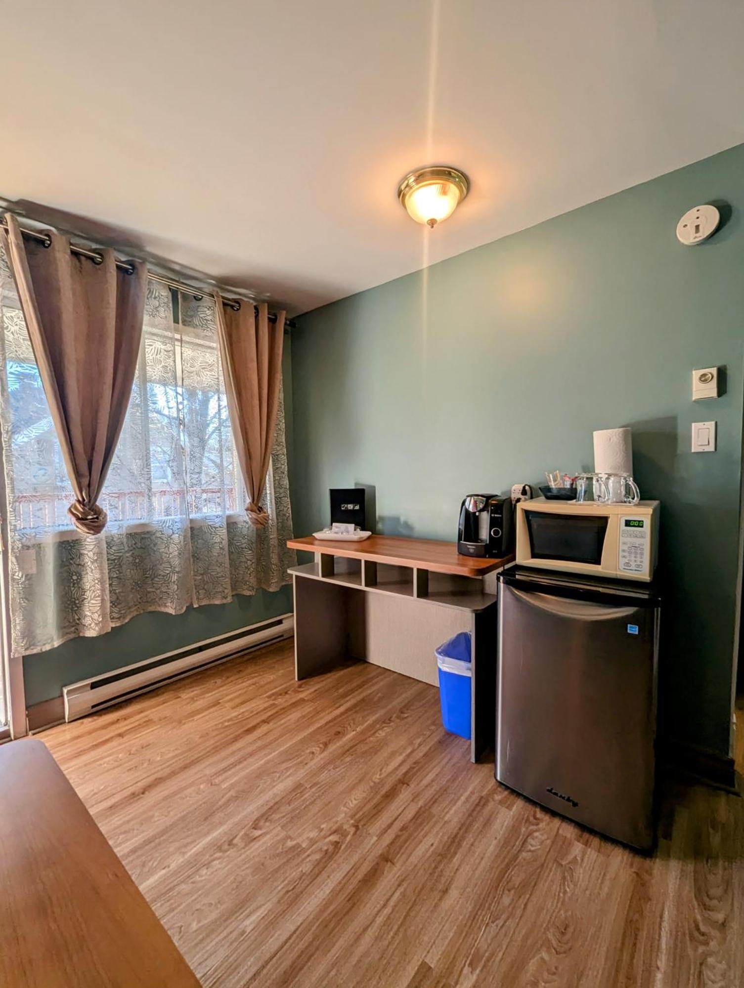 Motel Des Pentes Et Suites Saint-Sauveur Экстерьер фото