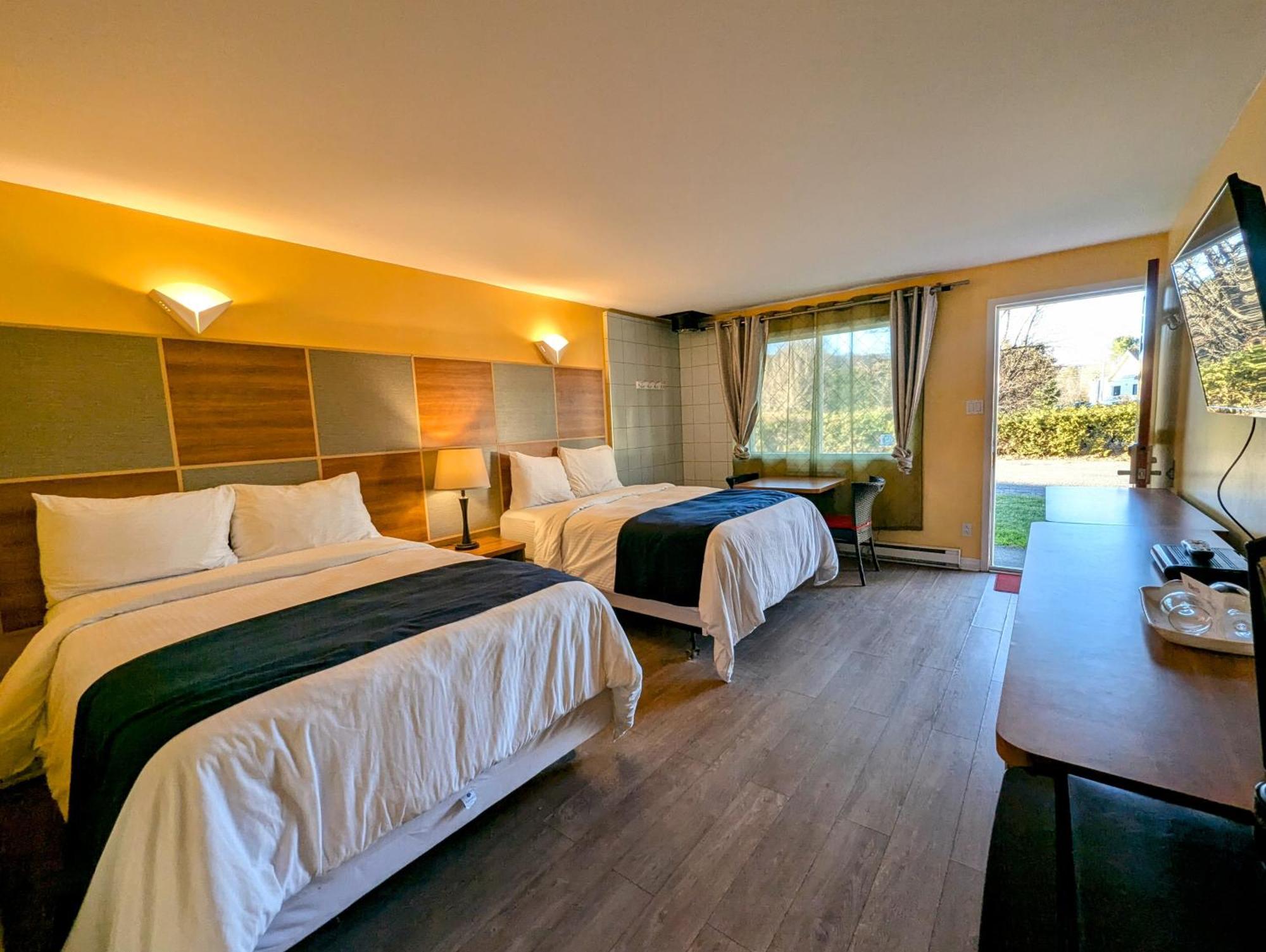 Motel Des Pentes Et Suites Saint-Sauveur Экстерьер фото
