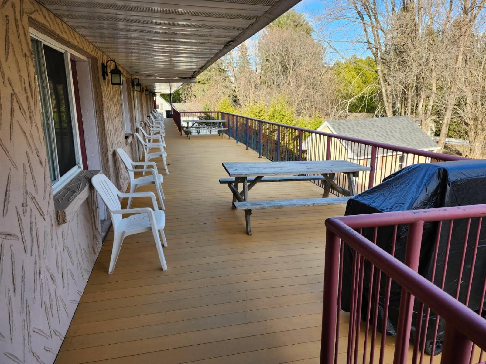 Motel Des Pentes Et Suites Saint-Sauveur Экстерьер фото