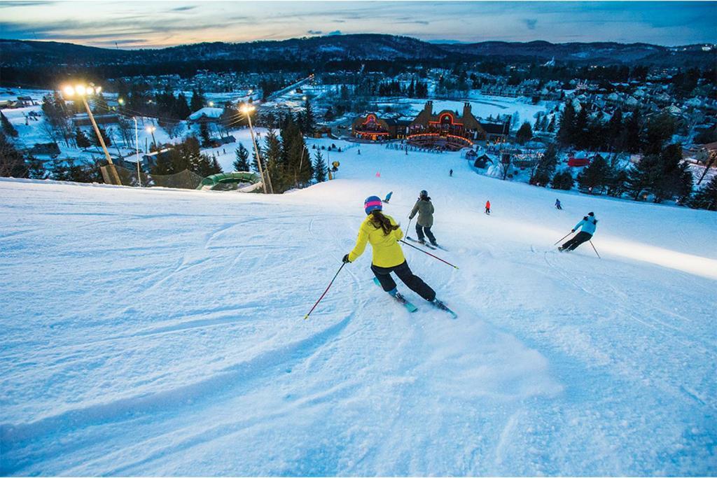 Motel Des Pentes Et Suites Saint-Sauveur Экстерьер фото