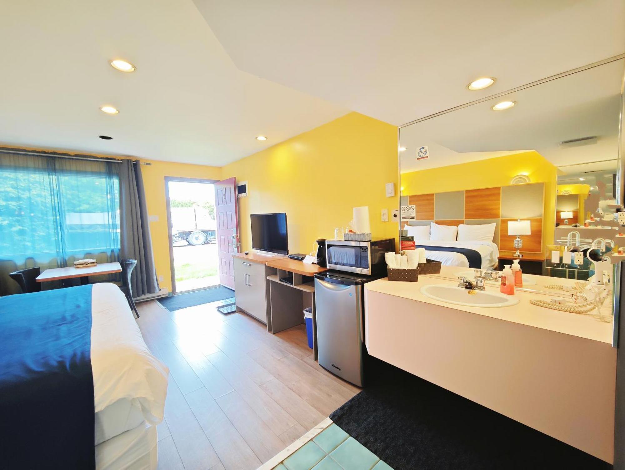 Motel Des Pentes Et Suites Saint-Sauveur Экстерьер фото