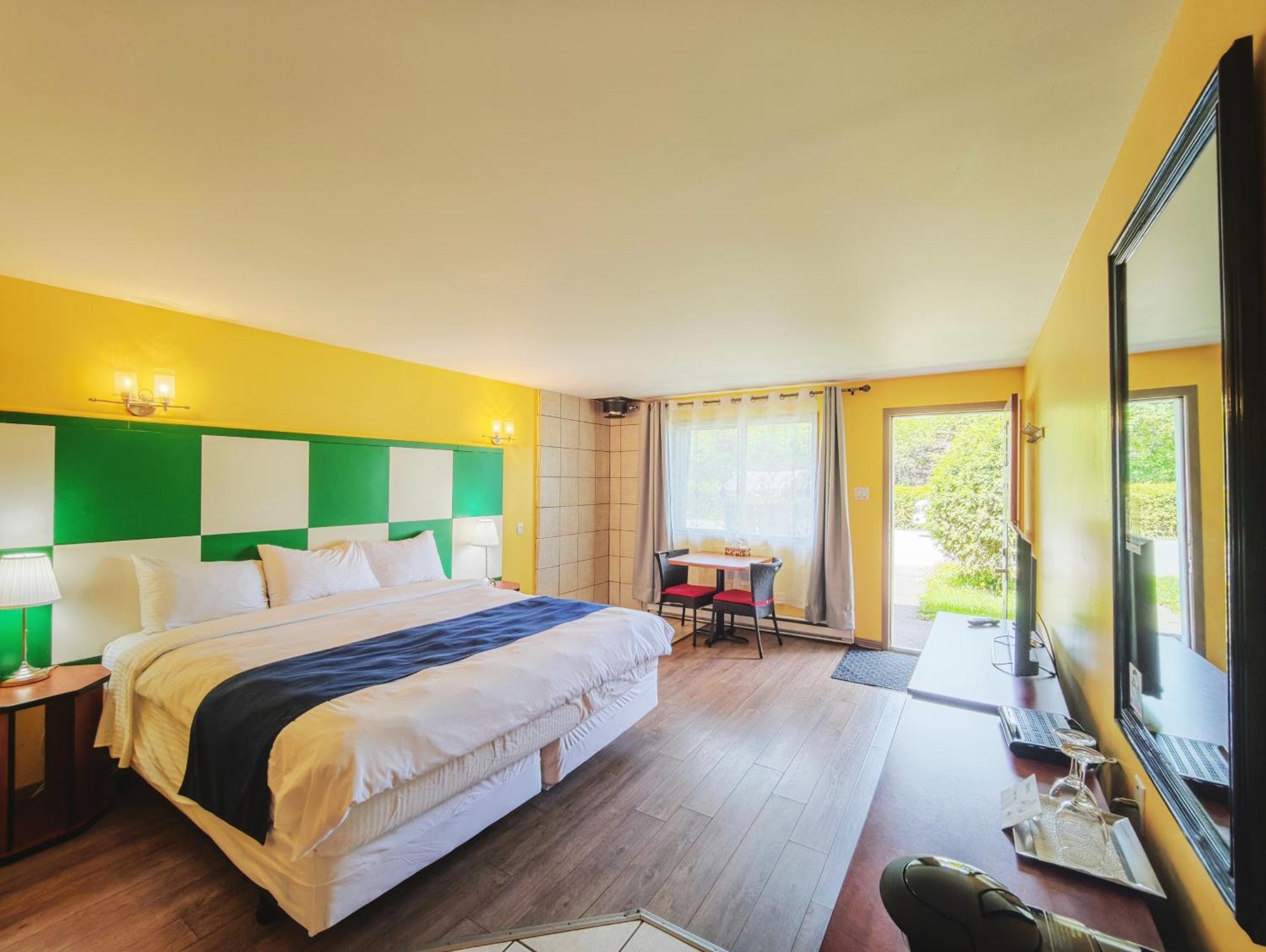 Motel Des Pentes Et Suites Saint-Sauveur Экстерьер фото