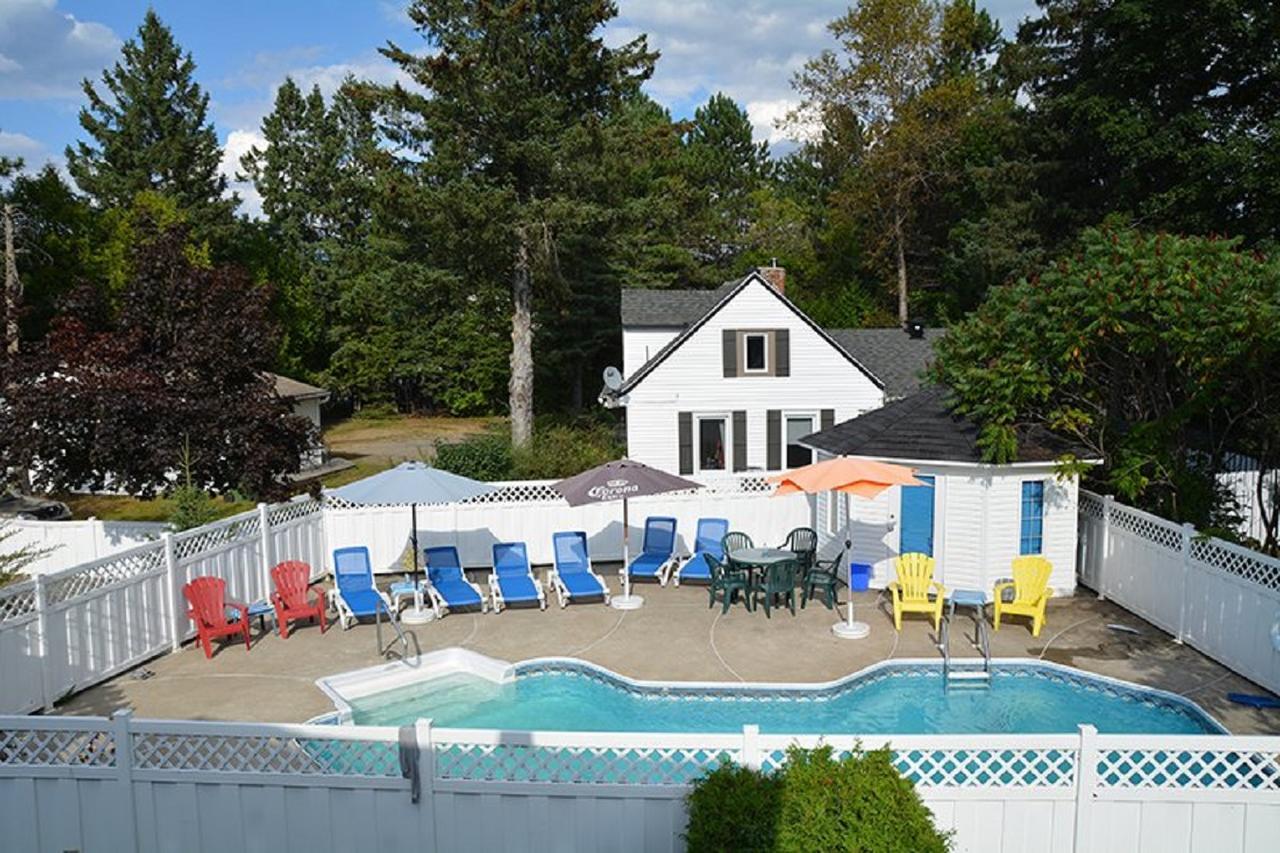 Motel Des Pentes Et Suites Saint-Sauveur Экстерьер фото