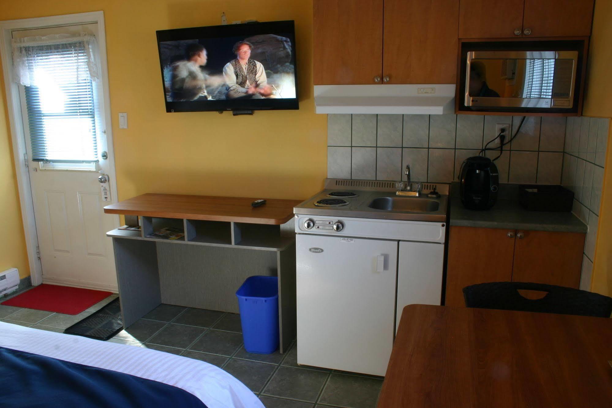 Motel Des Pentes Et Suites Saint-Sauveur Экстерьер фото